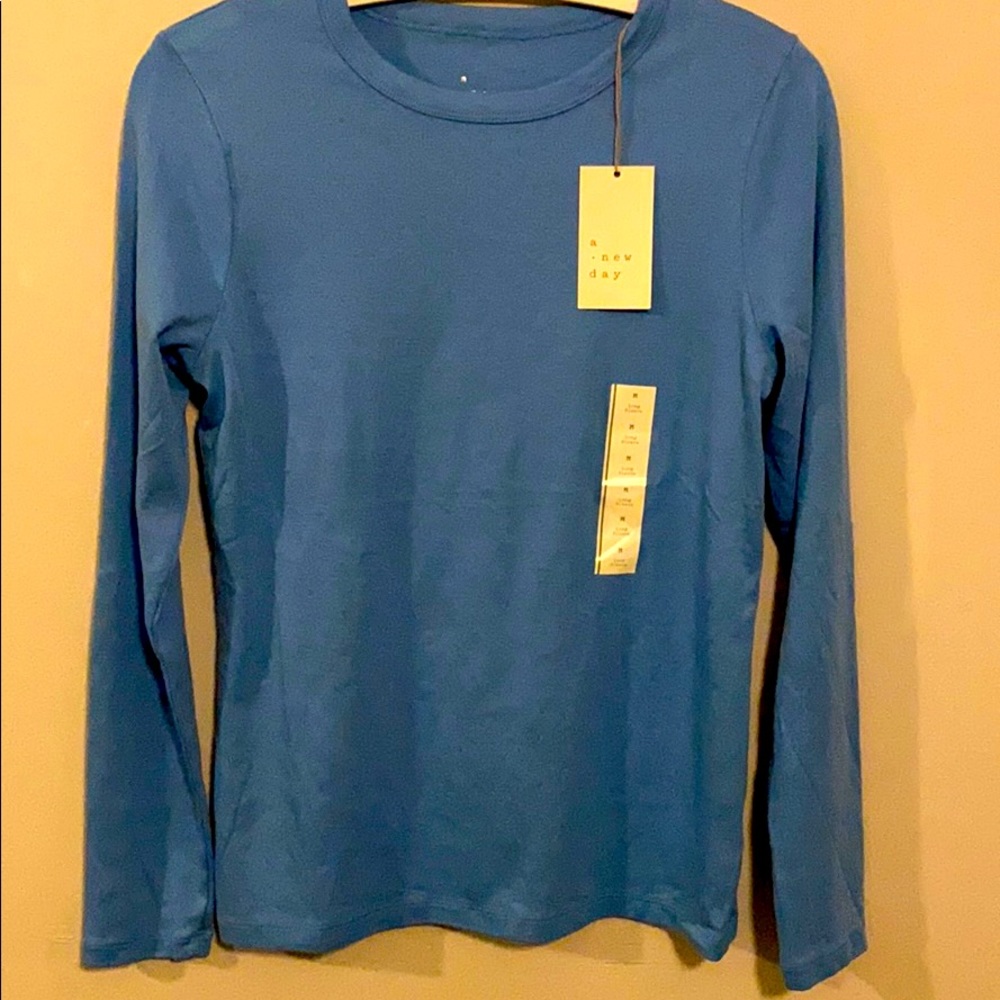 Crew neck long sleeve t-shirt